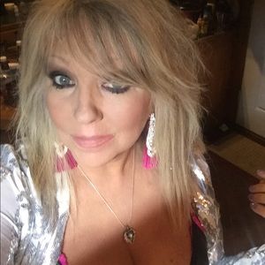 Meet your Posher, Debbie